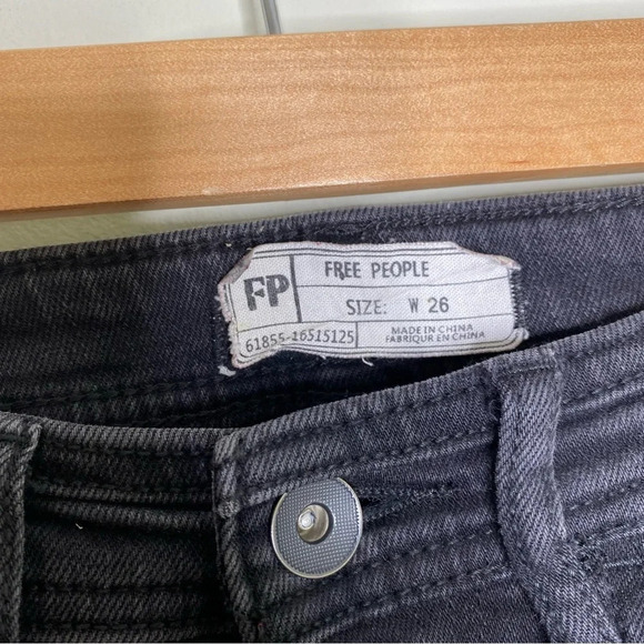 Free People Washed Black Vintage Stretch Midnight Magic Moto Jean Pant Size 26 - Picture 6 of 12